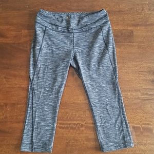 Lucy brand large capri leggings